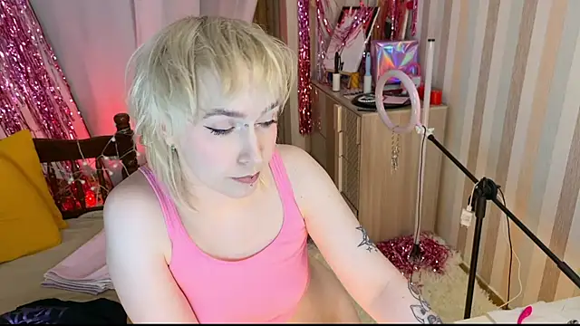 Snapshot of EmmyAmbros chatting on February 5, 2026, 6:04 pm EmmyAmbros online show from February 5, 2026, 6:04 pm