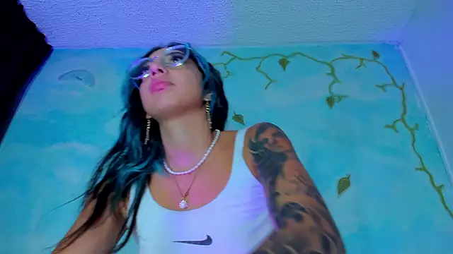 SaturnooStonee online show from February 9, 2026, 3:37 am