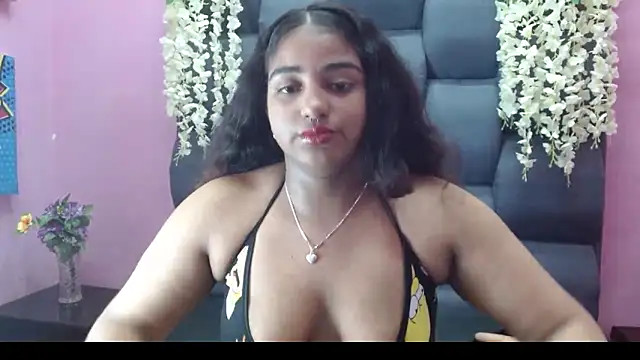 Sofia Hernandez  online show from February 4, 2025, 2:39 am
