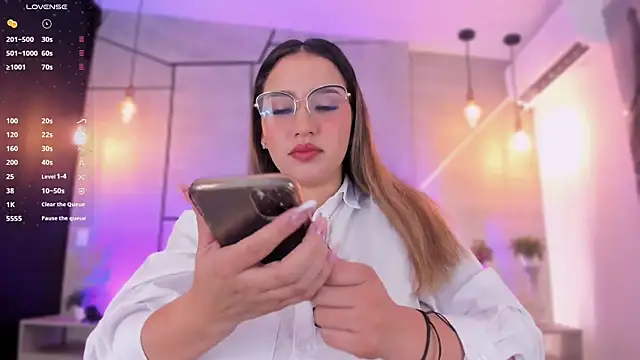 danii hill  online show from February 10, 2025, 5:25 am