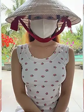 BabyThree  online show from February 11, 2026, 9:42 am