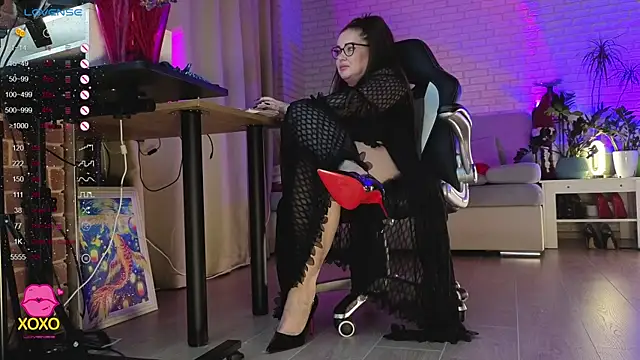 misskaassandraa online show from December 4, 2025, 2:27 pm