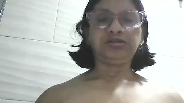 Snapshot of titssmall123 chatting on May 1, 2026, 4:39 am titssmall123 online show from May 1, 2026, 4:39 am