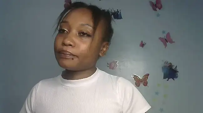 laetitia  online show from March 6, 2025, 8:27 pm