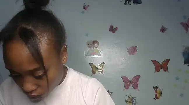 laetitia  online show from March 6, 2025, 5:22 pm