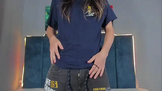 Snapshot of sky_link_ chatting on October 11, 2025, 8:21 pm sky link  online show from October 11, 2025, 8:21 pm