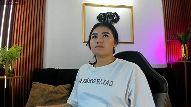 Snapshot of Zayda_1 chatting on October 6, 2025, 8:42 pm Zayda 1 online show from October 6, 2025, 8:42 pm