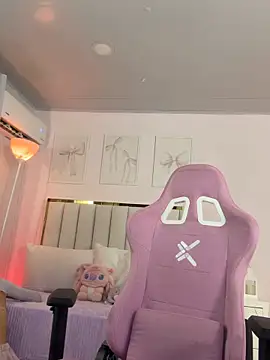 Snapshot of Cristall_Bunny chatting on October 24, 2025, 12:42 am Cristall Bunny online show from October 24, 2025, 12:42 am