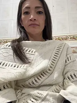 Snapshot of Yulia_sx chatting on March 6, 2025, 11:53 pm Yulia sx online show from March 6, 2025, 11:53 pm