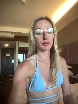 Liana Lou online show from April 2, 2026, 6:53 am