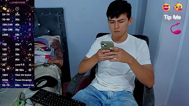 Snapshot of Jacobb_Lee chatting on October 17, 2025, 8:43 pm Jacobb Lee online show from October 17, 2025, 8:43 pm