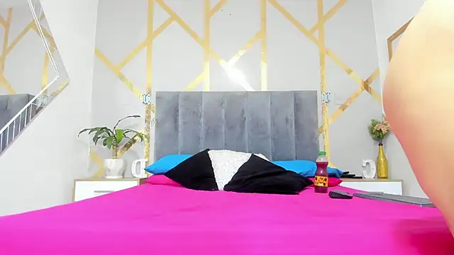 Snapshot of Danna_Reyees chatting on October 6, 2025, 12:17 pm Danna Reyees online show from October 6, 2025, 12:17 pm