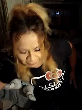 allissonw13 online show from January 22, 2025, 2:37 am