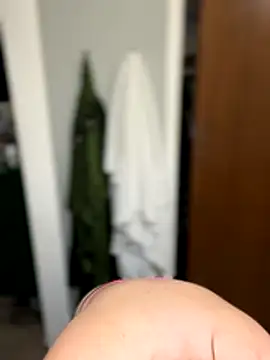 Snapshot of Blaze_Baby chatting on October 27, 2025, 1:34 pm Blaze Baby online show from October 27, 2025, 1:34 pm