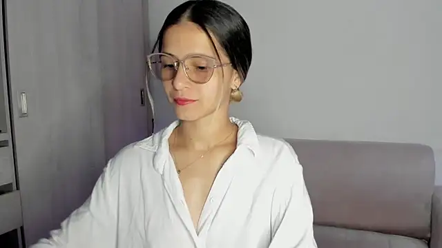Lilacutte  online show from February 9, 2025, 7:26 am
