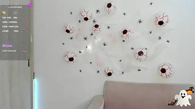 Snapshot of Lilacutte_ chatting on October 28, 2025, 8:41 pm Lilacutte online show from October 28, 2025, 8:41 pm