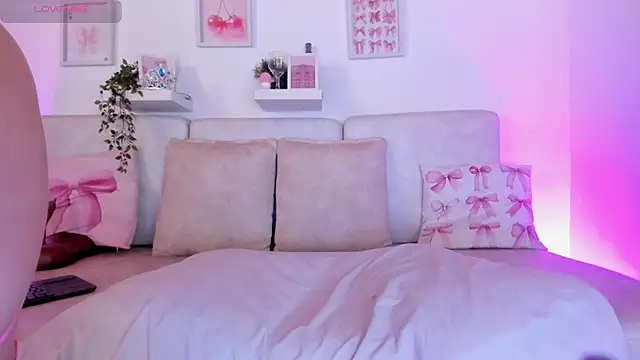 Snapshot of Malka_Burning chatting on January 17, 2026, 6:11 pm Malka Burning online show from January 17, 2026, 6:11 pm