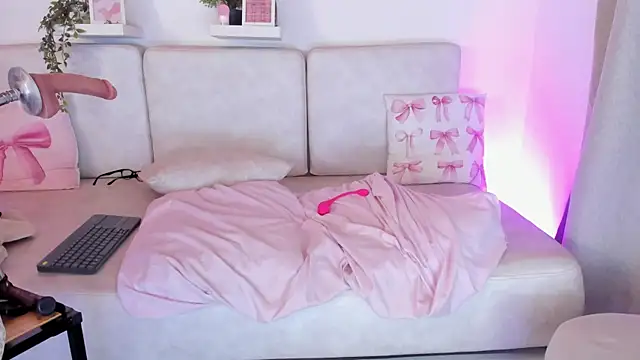 Malka Burning online show from October 25, 2025, 7:36 pm