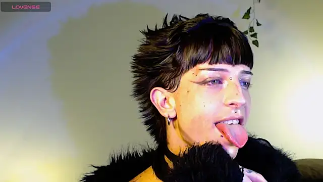 Snapshot of succubot chatting on October 28, 2025, 6:45 am succubot online show from October 28, 2025, 6:45 am