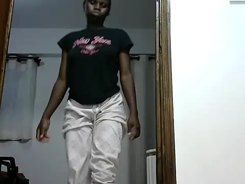 hottgirlval online show from April 7, 2026, 3:58 pm