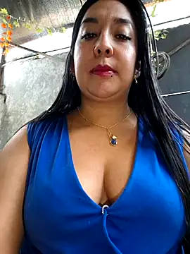 Snapshot of Bella_keny chatting on February 9, 2026, 6:39 pm Bella keny online show from February 9, 2026, 6:39 pm