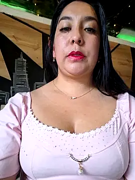 Snapshot of Bella_keny chatting on February 10, 2026, 6:51 pm Bella keny online show from February 10, 2026, 6:51 pm