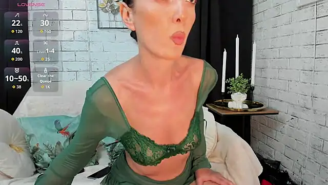 Snapshot of Aaliyah-Divine11 chatting on November 3, 2025, 10:13 pm Aaliyah-Divine11 online show from November 3, 2025, 10:13 pm