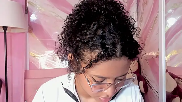 Snapshot of JessyZoe chatting on October 21, 2025, 2:27 pm JessyZoe online show from October 21, 2025, 2:27 pm