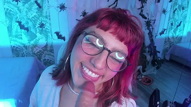 cute hollywood online show from November 6, 2025, 9:41 pm