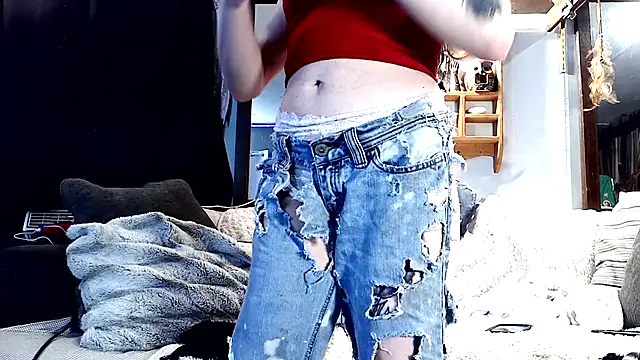 Genevieve143 online show from May 9, 2026, 7:34 am