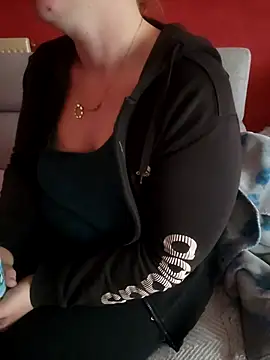 Snapshot of cruellaculdenfer67 chatting on October 3, 2025, 7:54 am cruellaculdenfer67 online show from October 3, 2025, 7:54 am