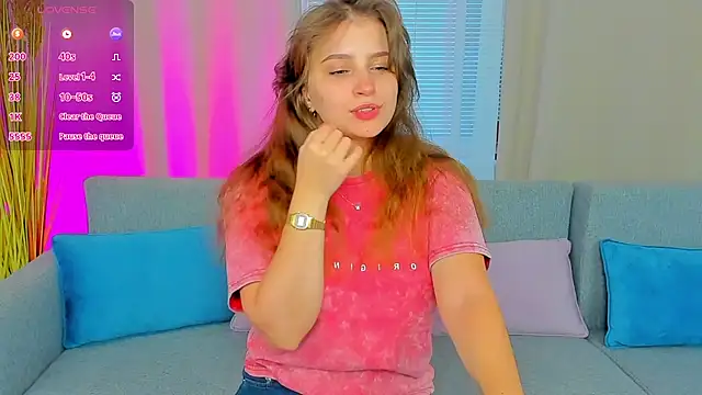 Snapshot of MilaDreamer chatting on October 18, 2025, 6:37 am MilaDreamer online show from October 18, 2025, 6:37 am