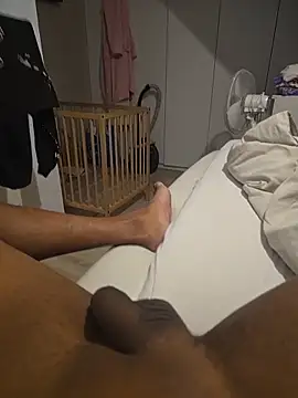 Snapshot of brons chatting on October 23, 2025, 6:39 pm brons online show from October 23, 2025, 6:39 pm