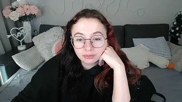 Mini Diva online show from April 15, 2026, 8:09 am