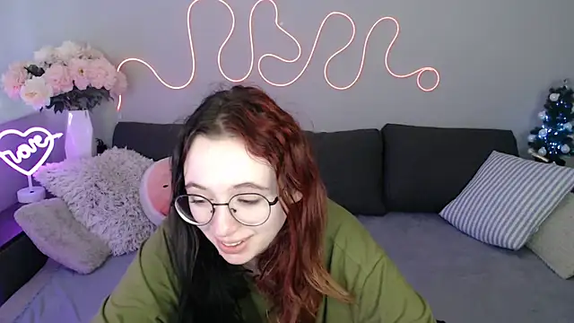 Mini Diva online show from December 19, 2025, 10:06 am