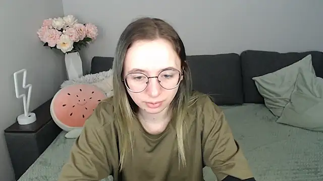 Mini Diva online show from September 29, 2025, 8:10 am