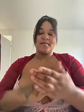 yourfavlightskinn online show from November 20, 2025, 12:17 pm