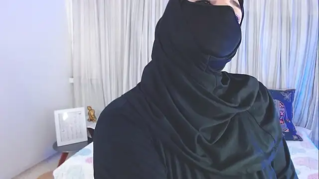 Snapshot of Uzra_hayed chatting on October 14, 2025, 7:58 pm Uzra hayed online show from October 14, 2025, 7:58 pm