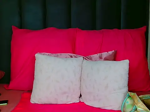 Kiaralane xx online show from September 19, 2025, 5:33 am