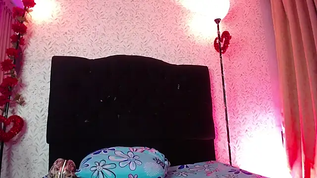 Snapshot of luly_pink chatting on February 27, 2026, 9:36 pm luly pink online show from February 27, 2026, 9:36 pm