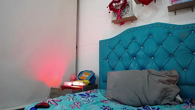 luly pink online show from February 11, 2025, 3:40 am