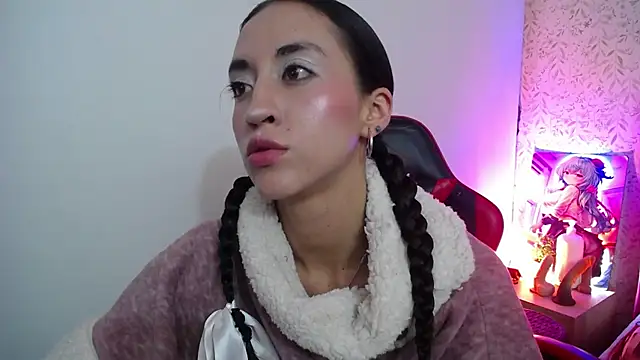 luly pink online show from November 18, 2025, 3:32 am