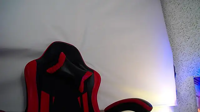 luly pink online show from December 23, 2025, 3:06 am