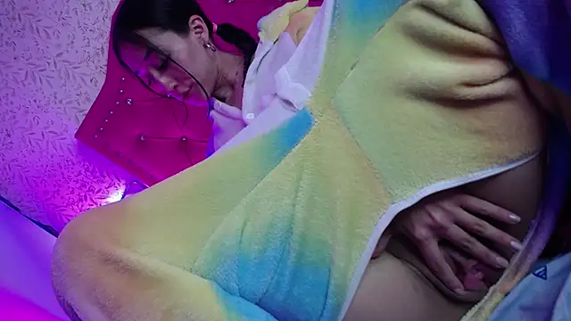 Snapshot of luly_pink chatting on February 25, 2026, 12:38 pm luly pink online show from February 25, 2026, 12:38 pm