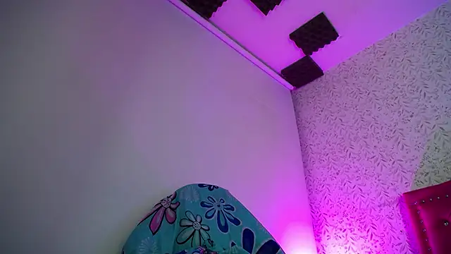 luly pink online show from March 11, 2026, 4:06 am