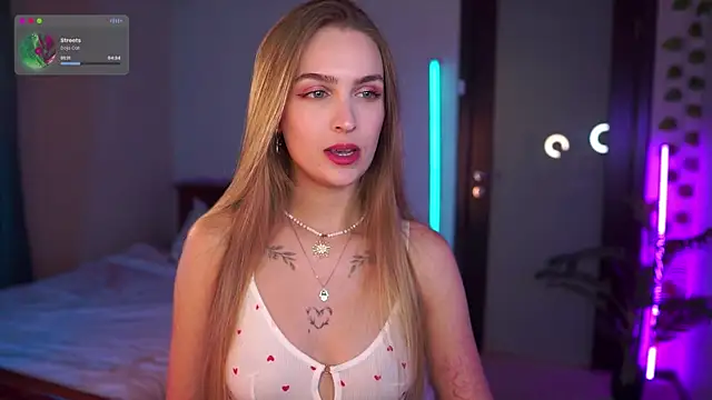 Kamila icee online show from October 3, 2025, 6:53 pm