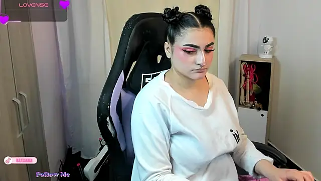 setzuna  online show from October 30, 2025, 3:16 am