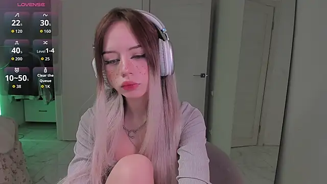 Snapshot of KellyBarton chatting on October 29, 2025, 8:30 pm KellyBarton online show from October 29, 2025, 8:30 pm