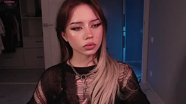 KellyBarton online show from April 12, 2026, 10:24 pm