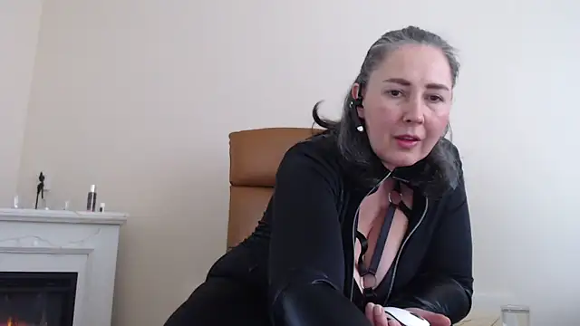 MilfGina online show from January 24, 2025, 12:52 pm